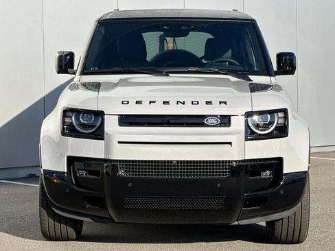 New 2026 Land Rover Defender 130 X-Dynamic SE image 8