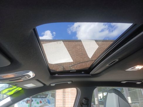 New 2025 Hyundai Elantra Limited image 29