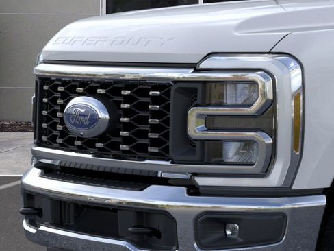 New 2026 Ford F350 4x4 Crew Cab DRW Super Duty image 17