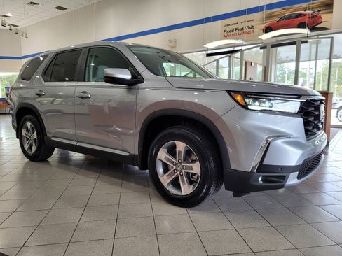 New 2025 Honda Pilot EX-L image 3