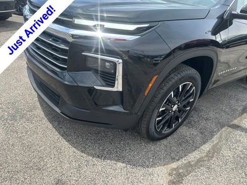 New 2026 Chevrolet Traverse LT w/ Sun and Wheel Package FWD image 9