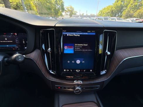 Used 2023 Volvo XC60 B5 Ultimate image 33