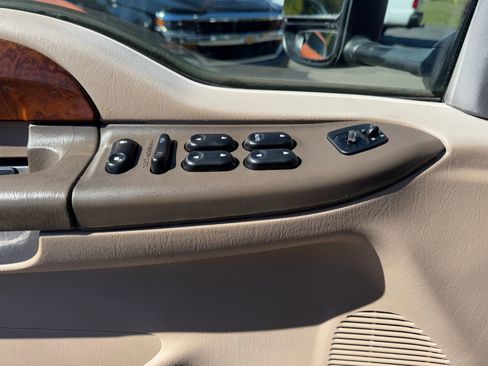 Used 2004 Ford F250 Lariat AWD/4WD image 14