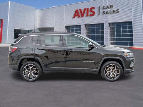 Used 2025 Jeep Compass Limited image 5