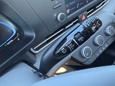 Used 2024 Hyundai Elantra SE image 13