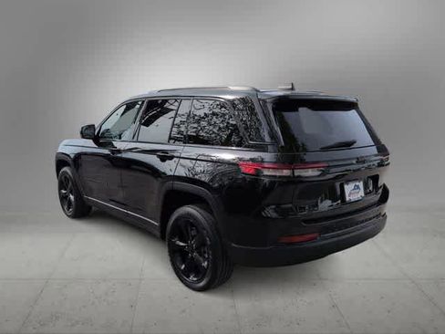 Used 2023 Jeep Grand Cherokee Altitude AWD/4WD image 6