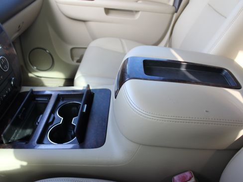 Used 2014 GMC Yukon Denali AWD/4WD image 10