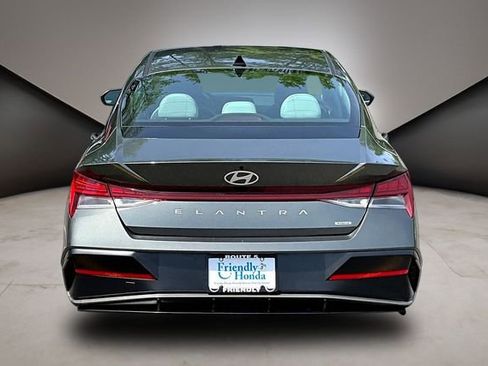 Used 2025 Hyundai Elantra Limited FWD image 5
