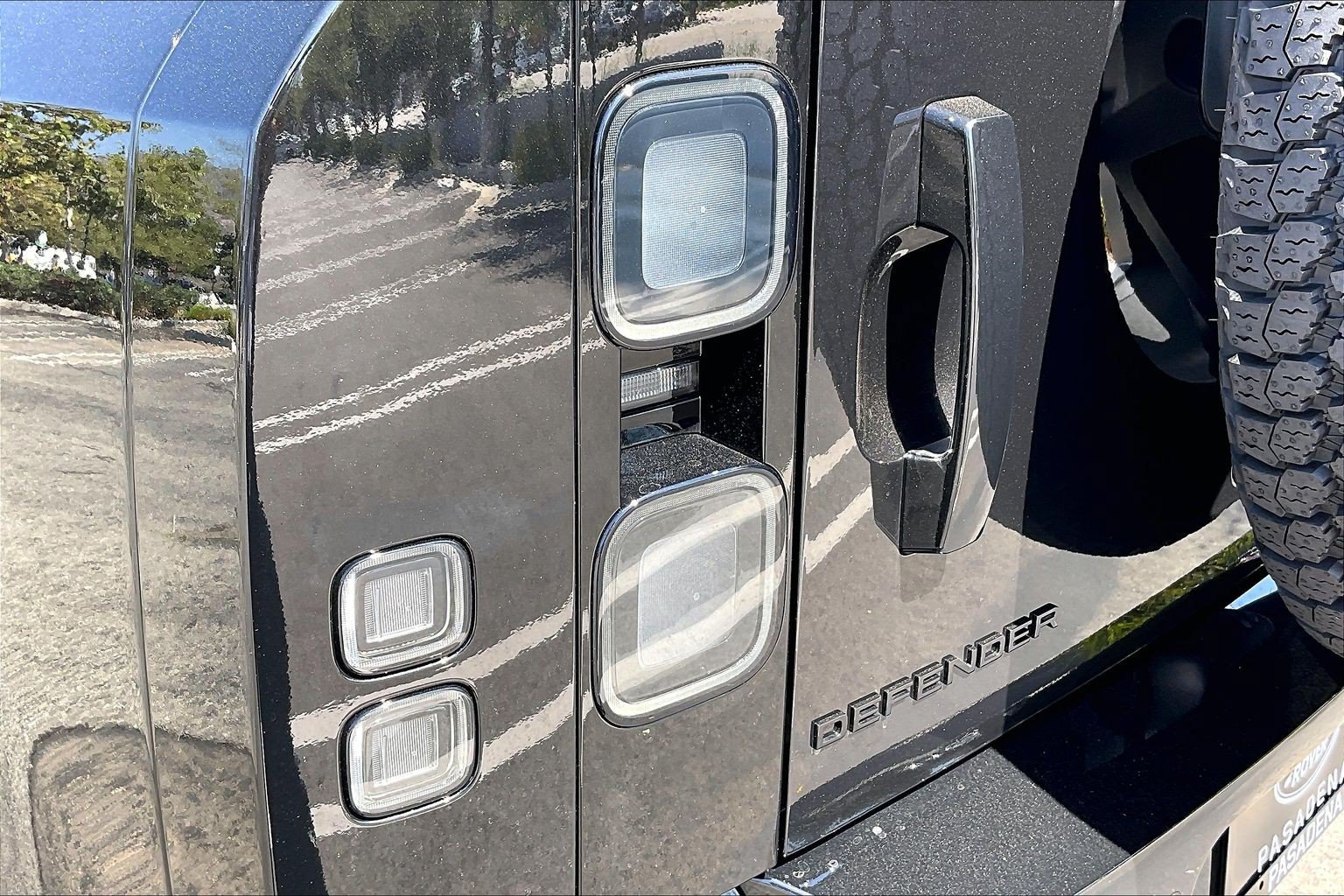 New 2026 Land Rover Defender 110 S AWD/4WD image 8