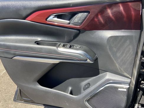 Used 2024 Chevrolet Traverse RS w/ LPO, Floor Liner Package FWD image 19