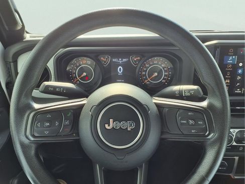 Used 2024 Jeep Gladiator Sport image 16