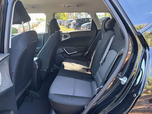 Used 2025 Kia Soul LX w/ LX Technology Package FWD image 24