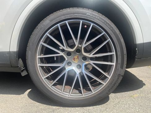 Used 2022 Porsche Cayenne Platinum Edition AWD/4WD image 30