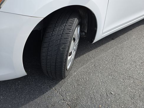 Used 2012 Toyota Yaris Sedan image 29