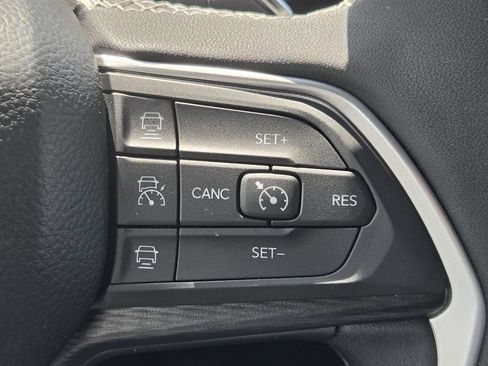 Used 2025 Jeep Grand Cherokee Laredo w/ Luxury Tech Group I RWD image 22