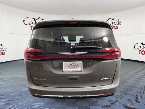 Used 2023 Chrysler Pacifica Limited image 6