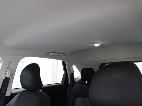 Used 2015 Ford Edge SE image 23