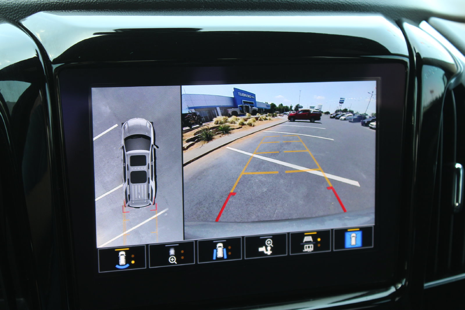 Used 2023 Chevrolet Traverse Premier w/ Redline Edition FWD image 16