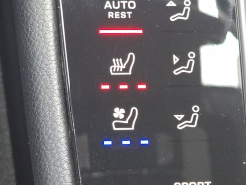 Certified 2026 Porsche Macan AWD/4WD image 8
