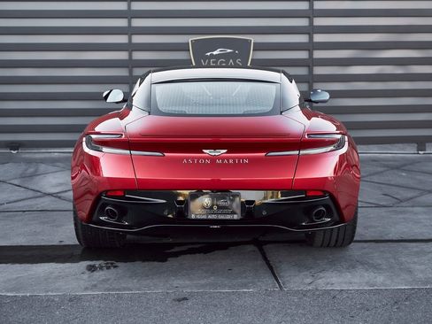 Used 2024 Aston Martin DB12 Coupe image 15