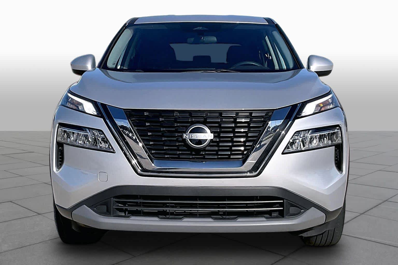 Used 2023 Nissan Rogue SV FWD image 4