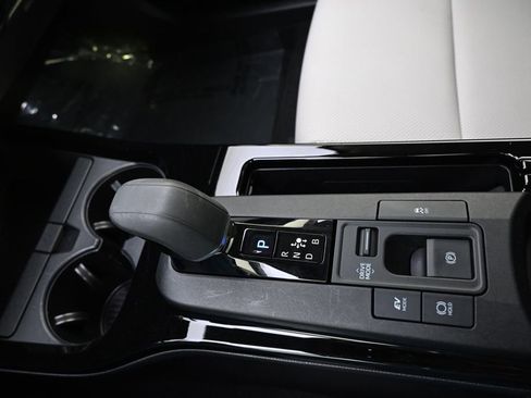 Used 2024 Toyota Prius XLE image 31