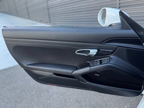 Used 2024 Porsche 718 Boxster RWD image 13