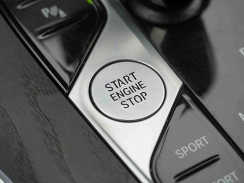 Certified 2022 BMW X7 xDrive40i w/ Premium Package image 18