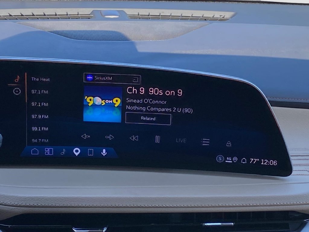 Used 2025 Cadillac XT4 Premium Luxury FWD image 9
