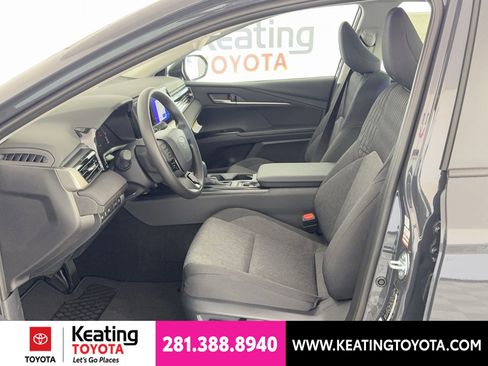 Used 2026 Toyota Camry LE w/ Convenience Package FWD image 5