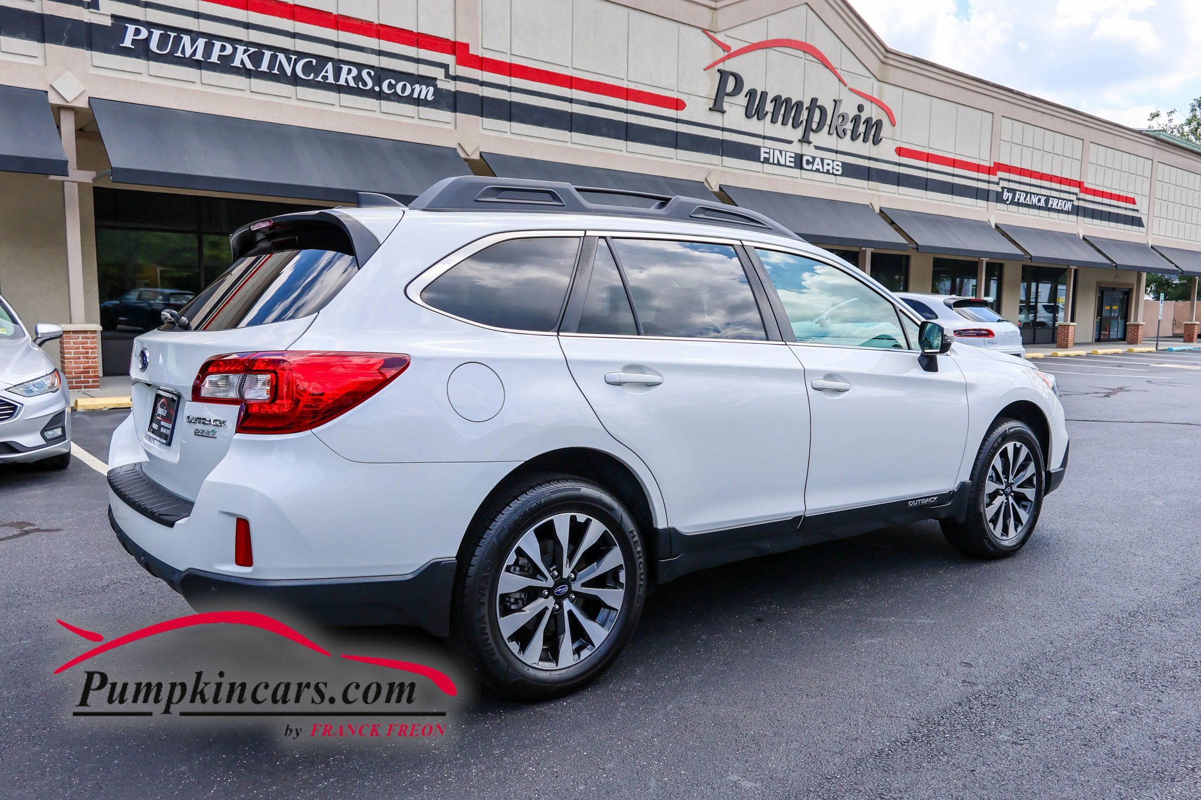 Used 2017 Subaru Outback 2.5i Limited AWD/4WD image 3