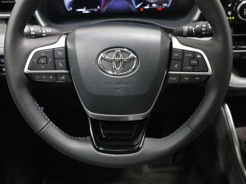 Used 2024 Toyota Highlander Limited AWD/4WD image 17
