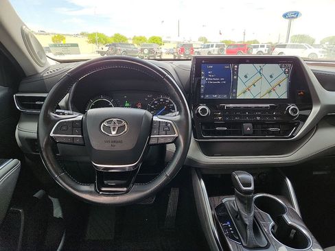Used 2021 Toyota Highlander Platinum image 6
