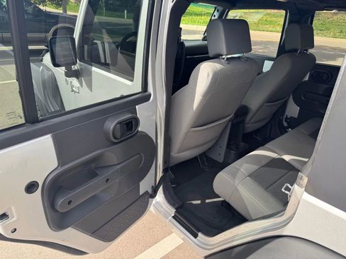 Used 2010 Jeep Wrangler Unlimited Sport image 9