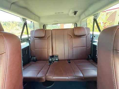 Used 2020 Chevrolet Suburban Premier w/ Premier Plus Edition image 6