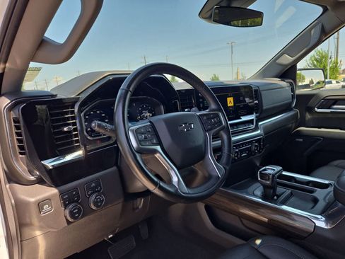 Used 2024 Chevrolet Silverado 1500 LT Trail Boss w/ Convenience Package II AWD/4WD image 2