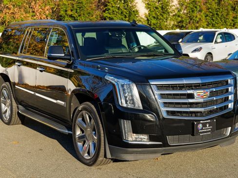 Used 2020 Cadillac Escalade ESV Luxury image 9
