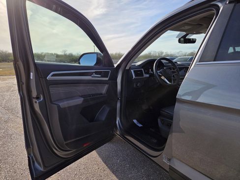 Used 2022 Volkswagen Atlas SE image 11