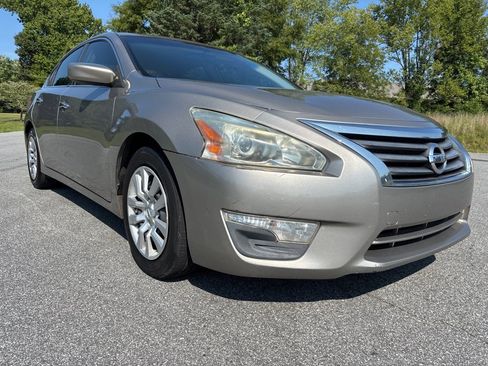 Used 2013 Nissan Altima 2.5 S FWD image 7