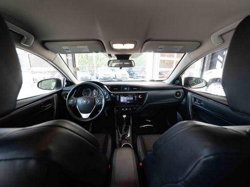 Used 2018 Toyota Corolla SE image 19