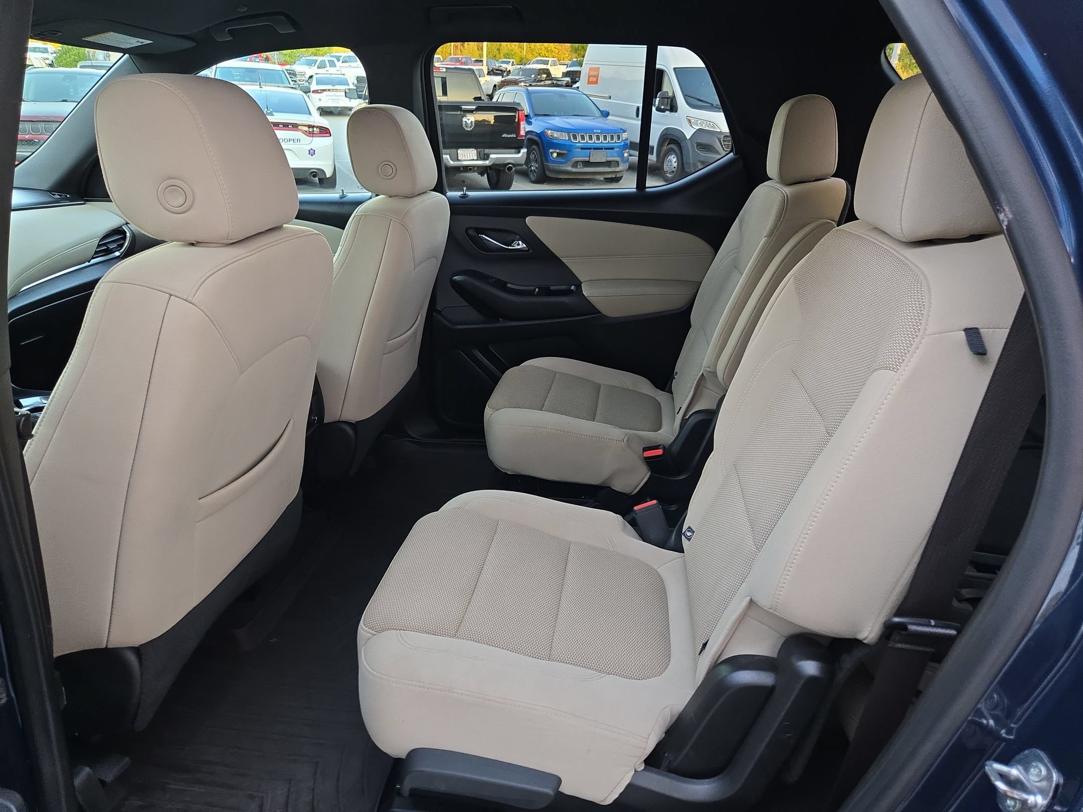 Used 2022 Chevrolet Traverse LT FWD image 35