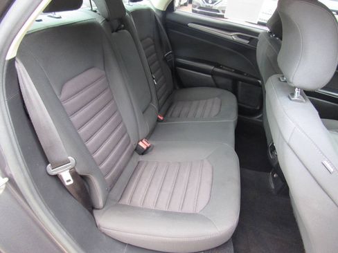 Used 2017 Ford Fusion SE w/ Fusion SE Technology Package FWD image 29