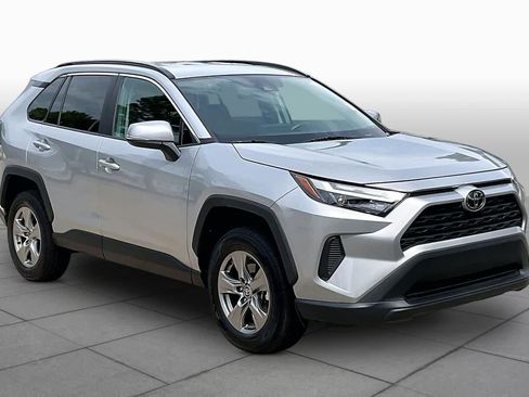 Used 2025 Toyota RAV4 XLE FWD image 5