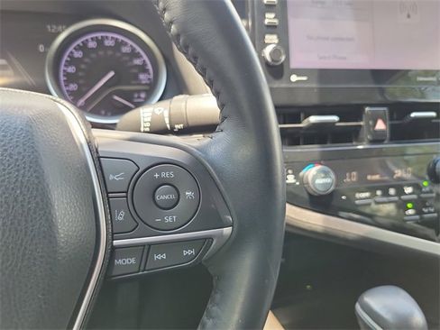 Used 2021 Toyota Camry XLE image 16
