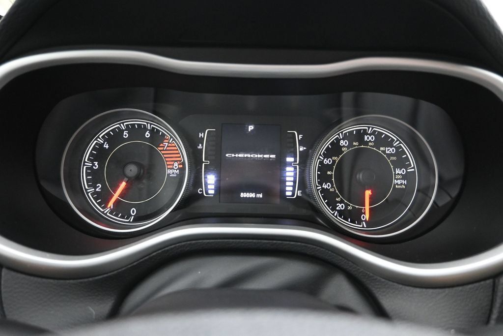 Used 2016 Jeep Cherokee Latitude FWD image 14