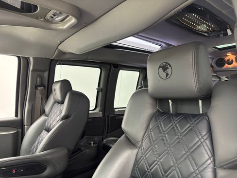 Used 2020 GMC Savana 2500 Extended w/ Enhanced Convenience Package RWD image 21