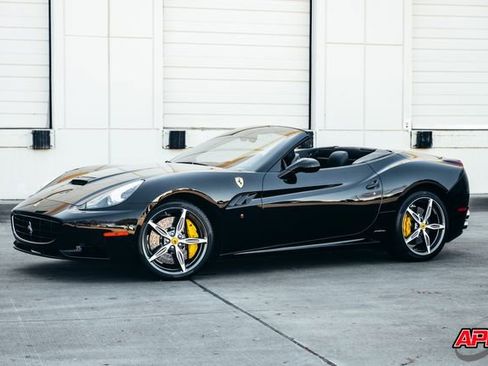 Used 2014 Ferrari California image 44