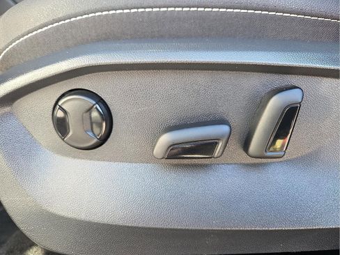 Used 2024 Volkswagen Taos SE image 15