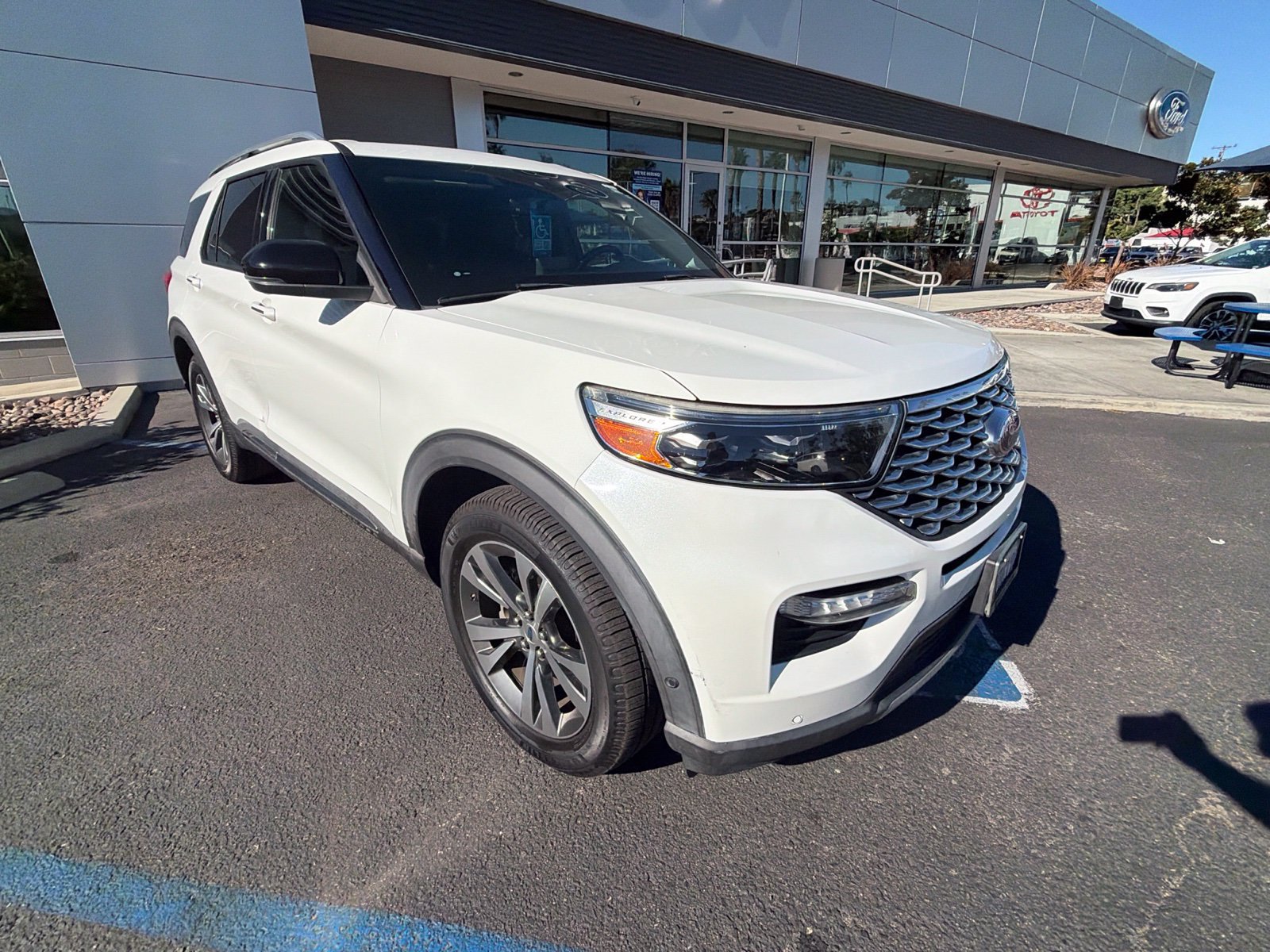 Used 2020 Ford Explorer Platinum w/ Premium Technology Package AWD/4WD image 5