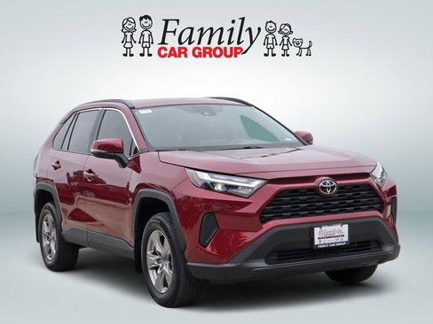 Used 2025 Toyota RAV4 XLE FWD image 2